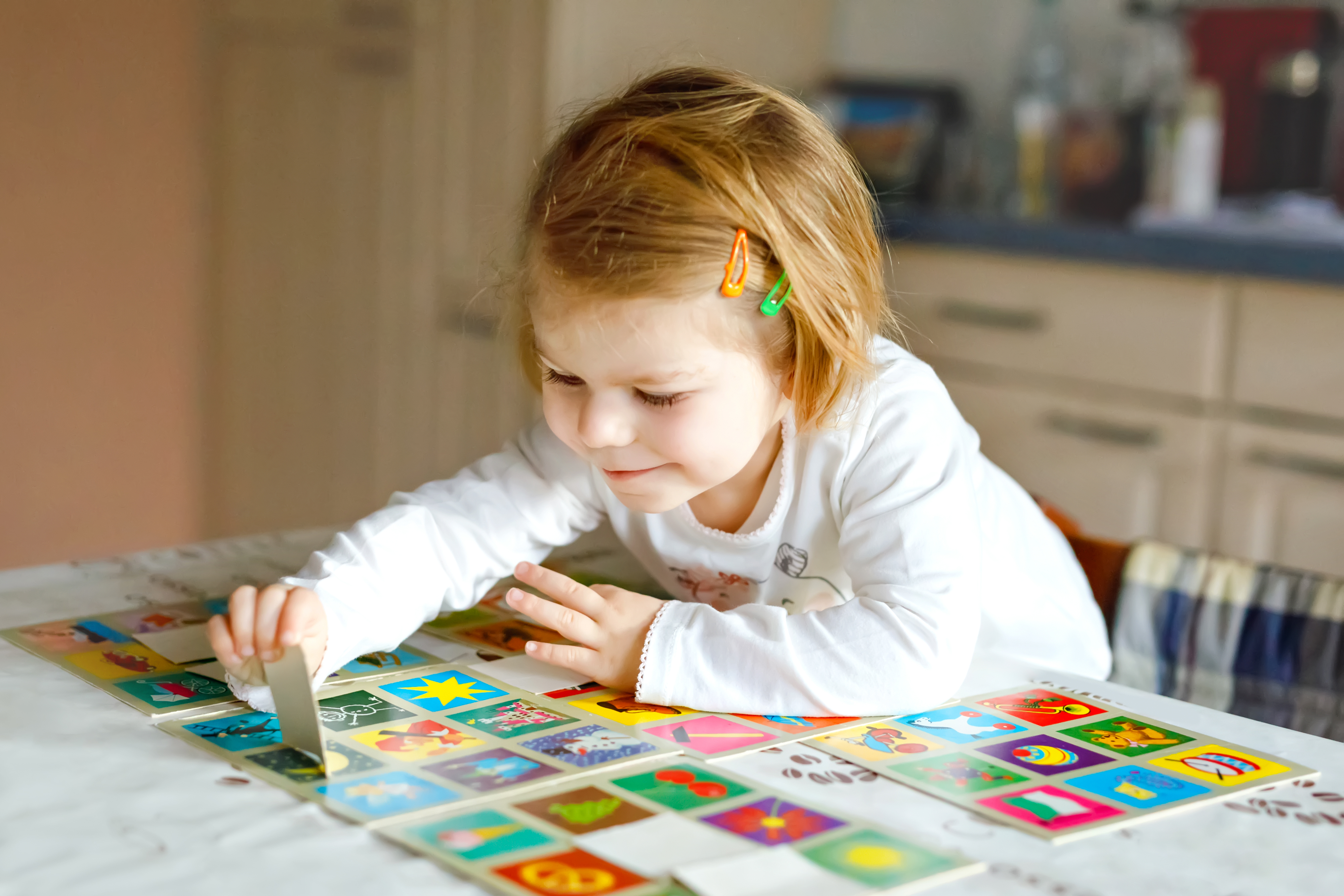 Questions de parents : A partir de quel âge puis-je proposer à mon enfant  des jeux de société ?
