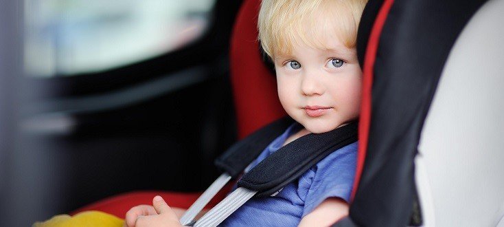 Trajets en voiture : voyager sereinement avec bébé
